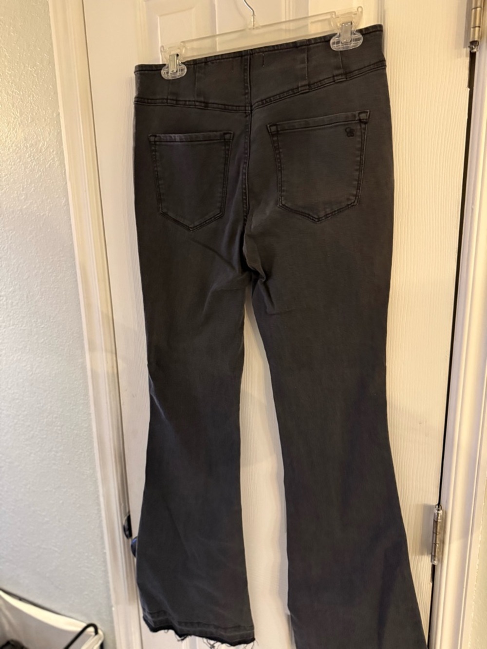 Jessica Simpson Black Denim Flare Jeans 28 small/medium 6/8